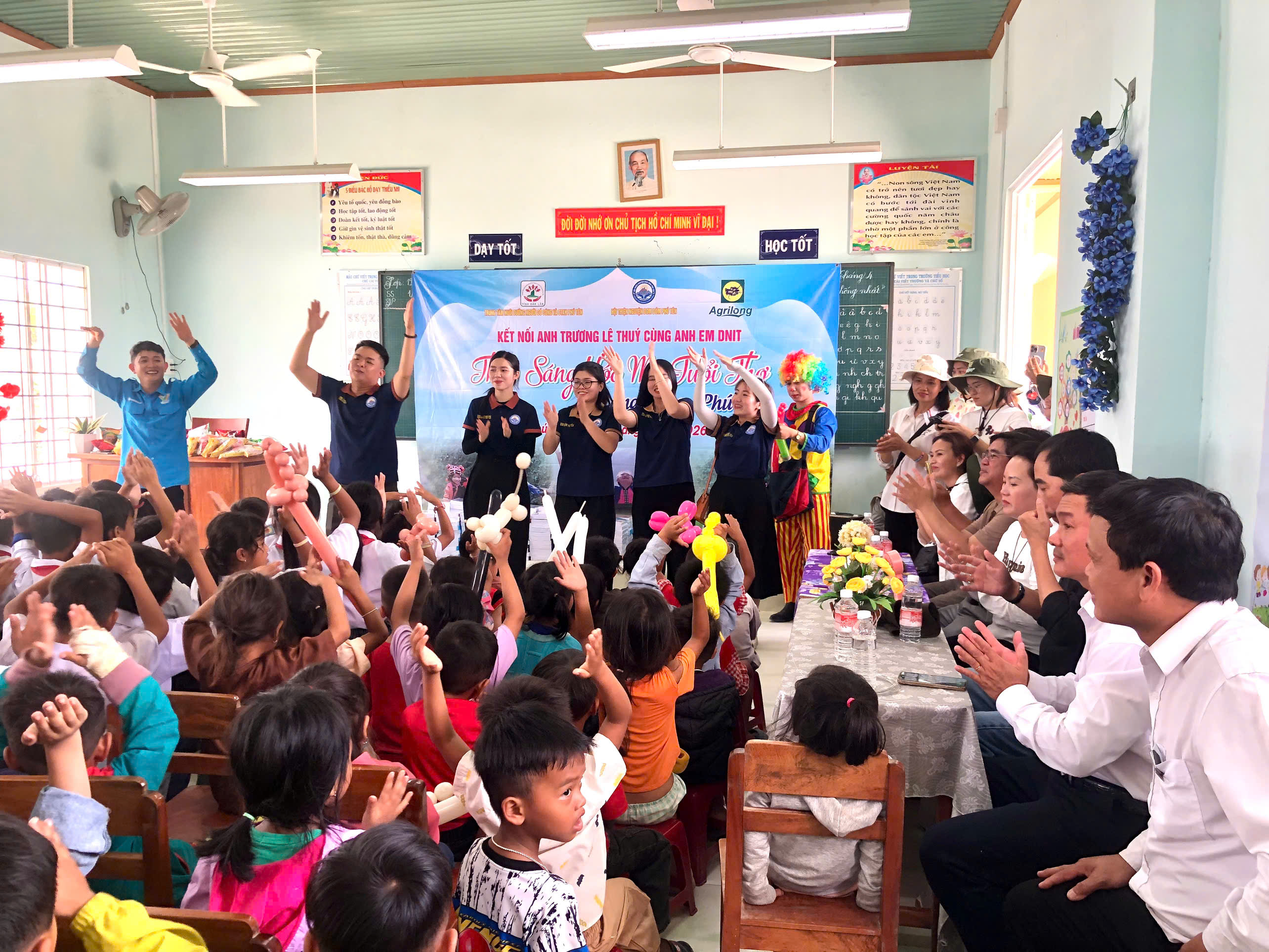 Thắp sáng ước mơ tuổi thơ Làng Đồng - Phú Mỡ