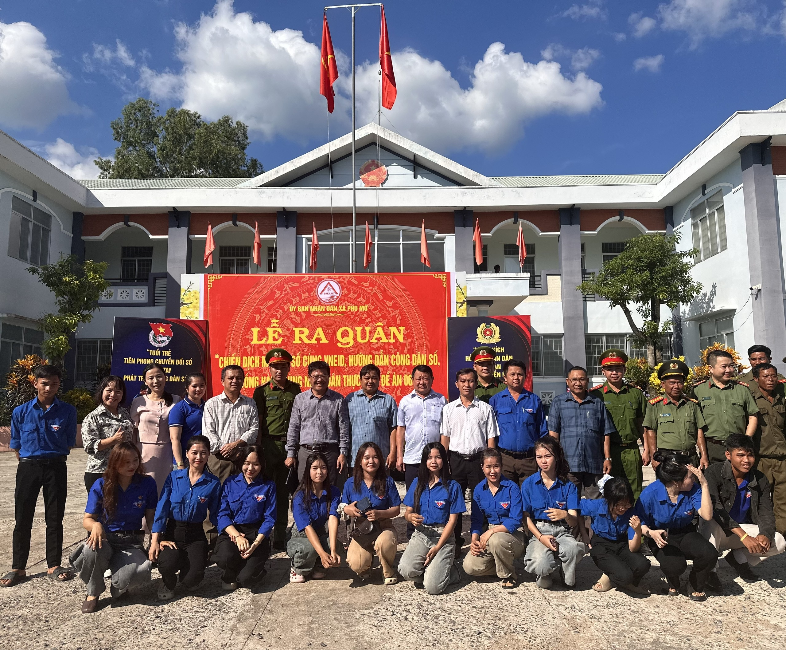 Phú Mỡ ra quân “Chiến dịch mùa hè số cùng VNeID”, đồng hành cùng Nhân dân thực hiện Đề án 06